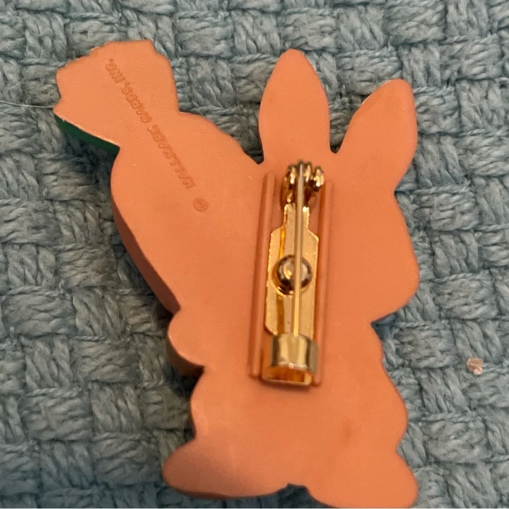 Hallmark Pin Easter Vintage Cute Rabbit Carrot Easter Bunny 1992 Brooch